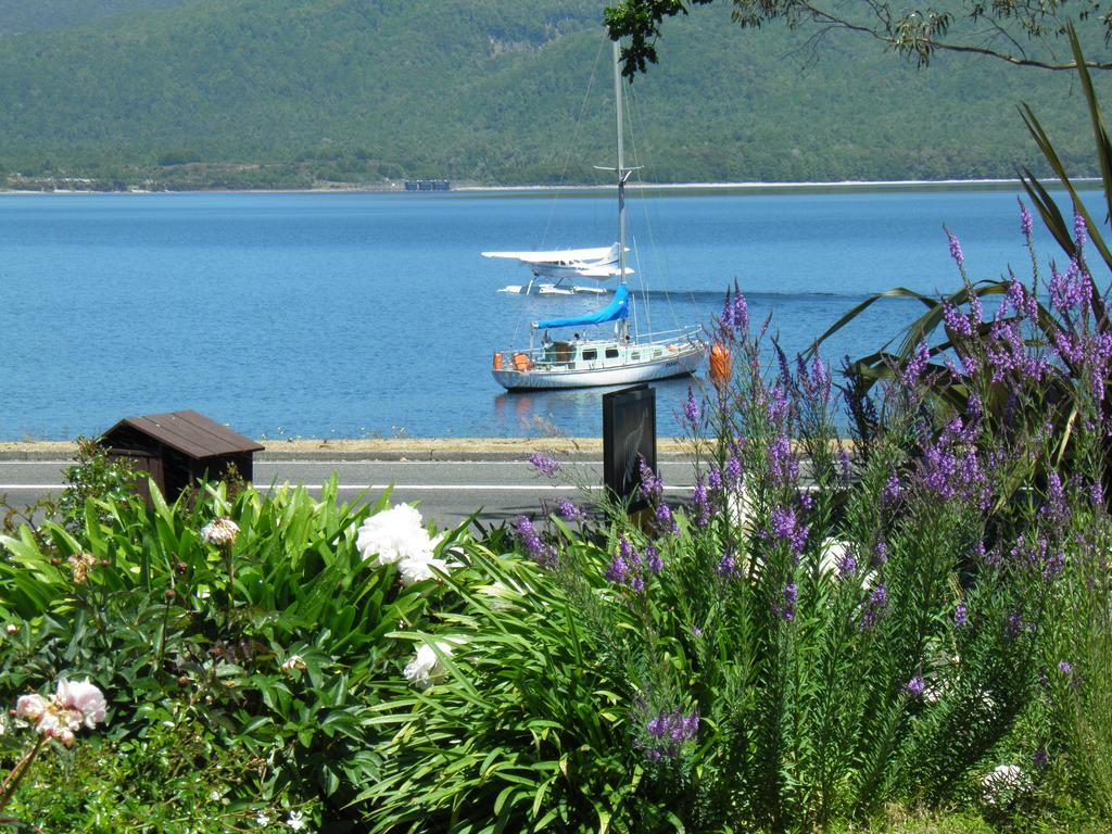 Lakefront Lodge Te Anau Exterior photo